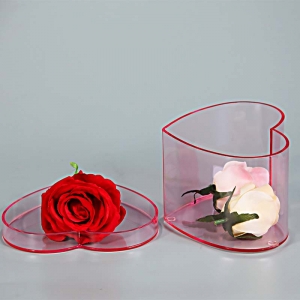 scatola di fiori in perspex a forma di cuore di colore rosa