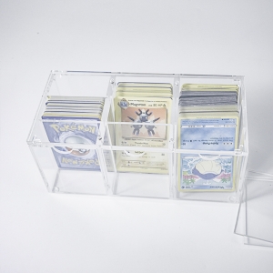 Nuova scatola di visualizzazione acrilica per carte TCG di Pokemon Custom Game Case con base 