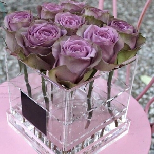 scatola di fiori in perspex con dimensioni personalizzate e logo