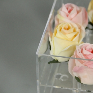 speciale scatola di fiori in acrilico trasparente 16 rose personalizzata 