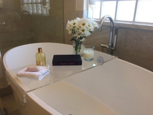 vassoio da bagno in acrilico personalizzato lucite vassoio da appoggio per bicchiere da vino in plastica da bagno 