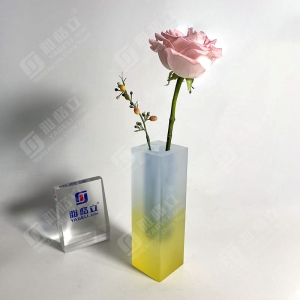 Vaso sfumato in acrilico trasparente personalizzato