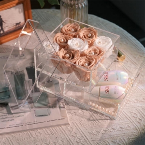 scatola di fiori con cassetto per cioccolatini
