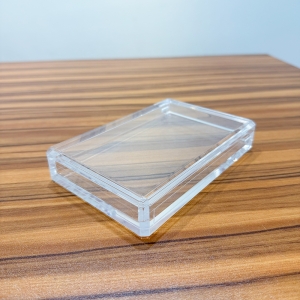 Custodia magnetica in acrilico resistente ai raggi UV per lastre autoadesive graduate. 