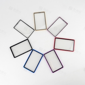 Produttore di accessori premium per il gioco di carte collezionabili Pokémon. 